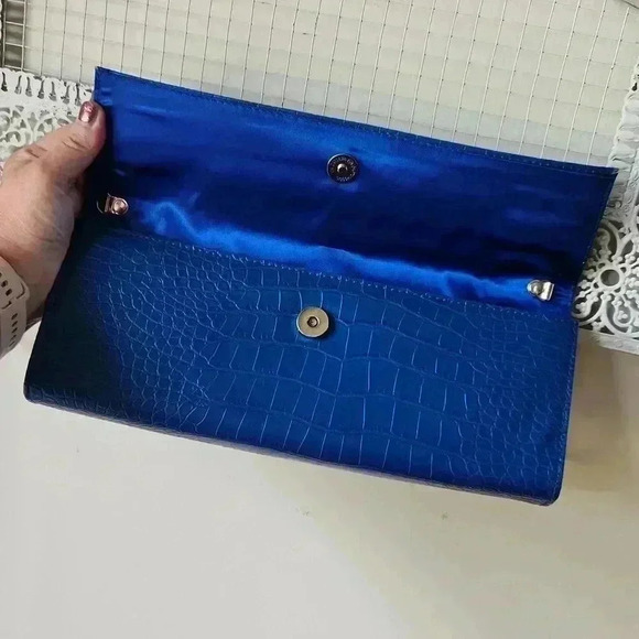 CHI Blue Faux Snake Skin Clutch Purse - Picture 5 of 12